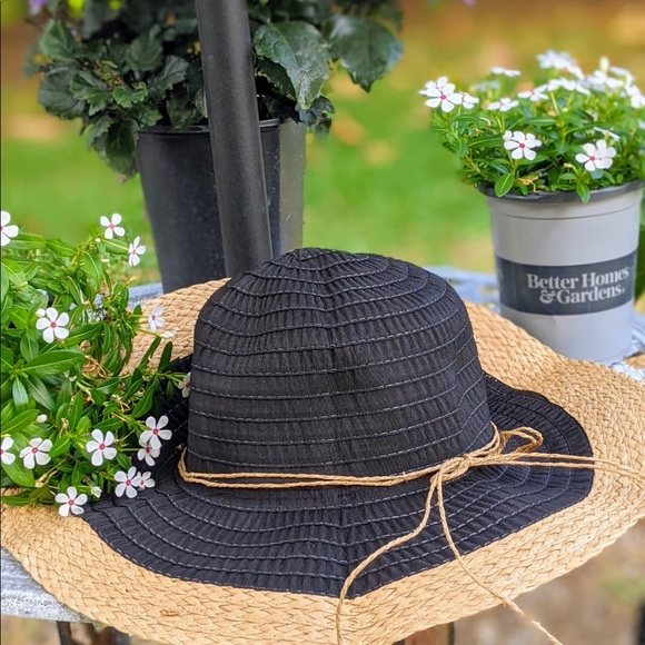 NWT Time and Tru Beach Floppy Hat in Black - Picture 3 of 4